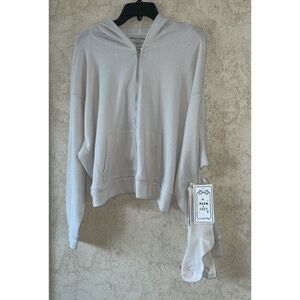 Vine and Valley Zip Up Ribbed Hoodie w/socks Size XL New With Tags